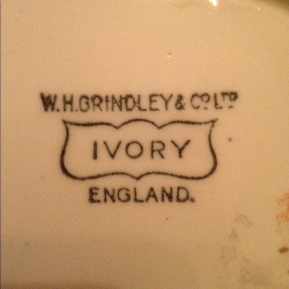 - Antique Gravy Boat. W.H Grindley, England. - Picture 2 of 2